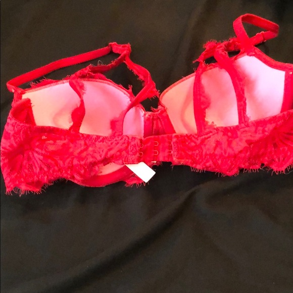 VS red bra - Picture 2 of 2